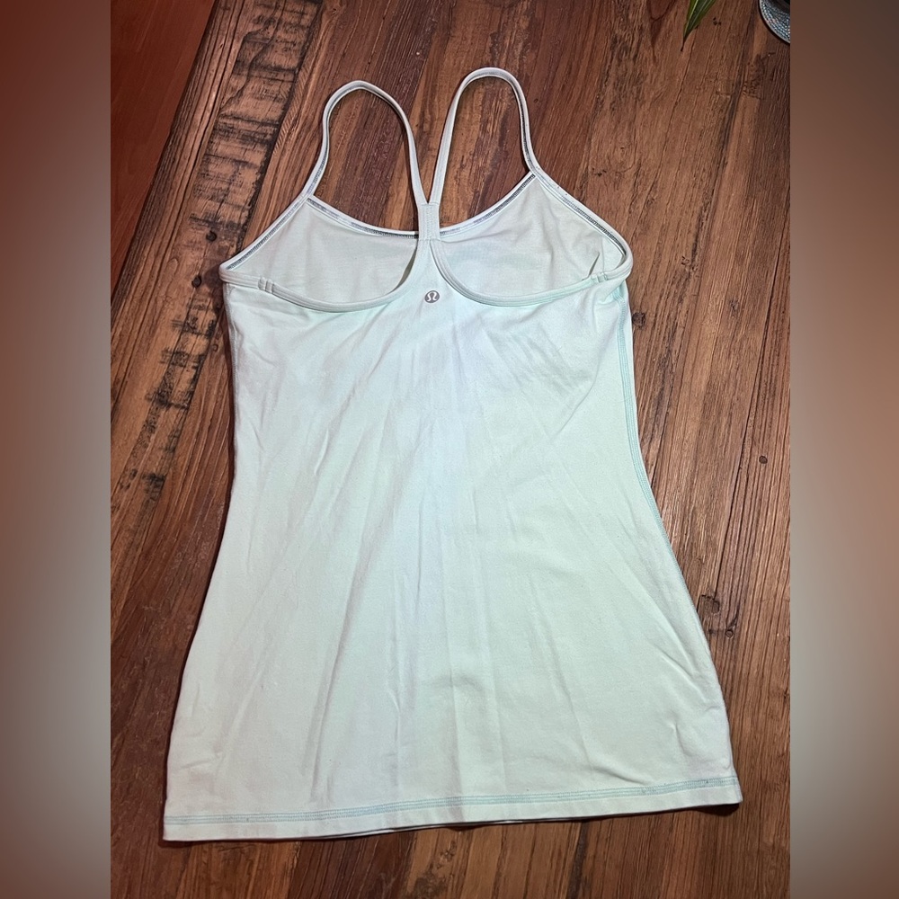 Lululemon 6 racer back tank top athletic w/ bra Mint green